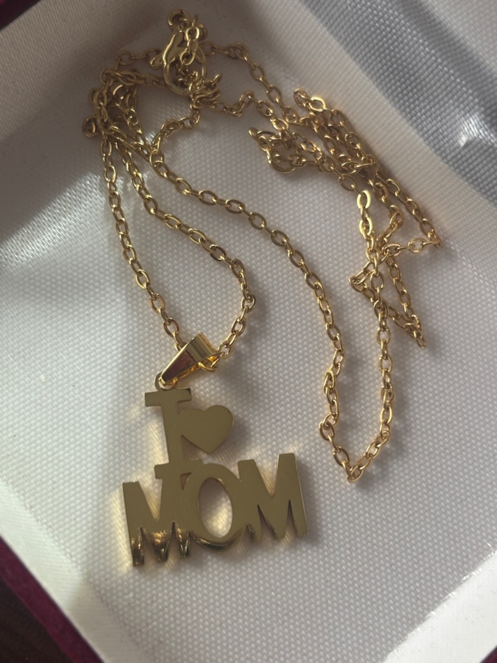 Gold 'I ♥ MOM' Pendant Necklace - Women's Jewelry